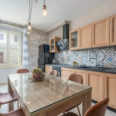 Center Exclusive Apartment *